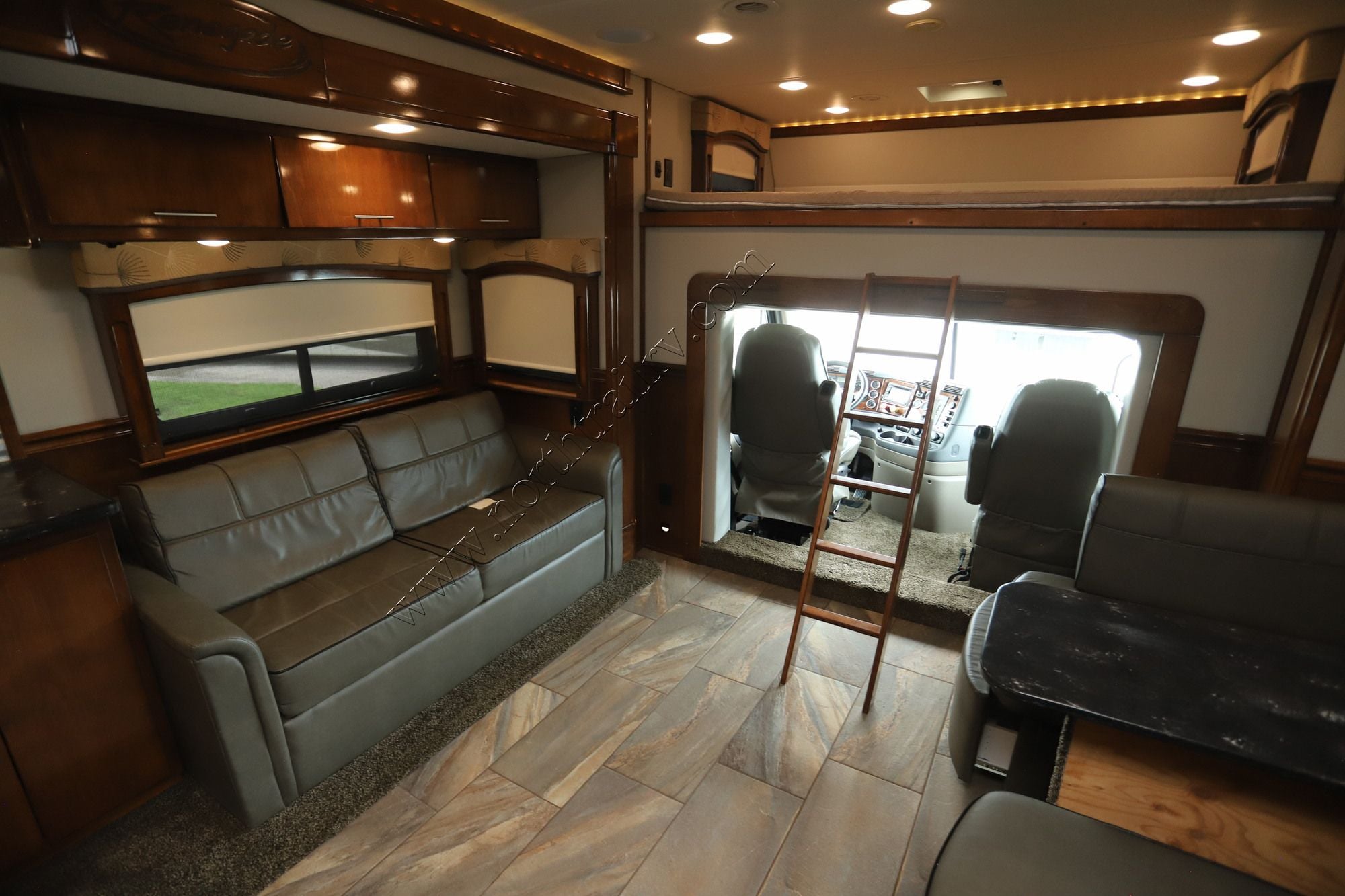 Used 2018 Renegade Rv Classic 1915AG Super C  For Sale