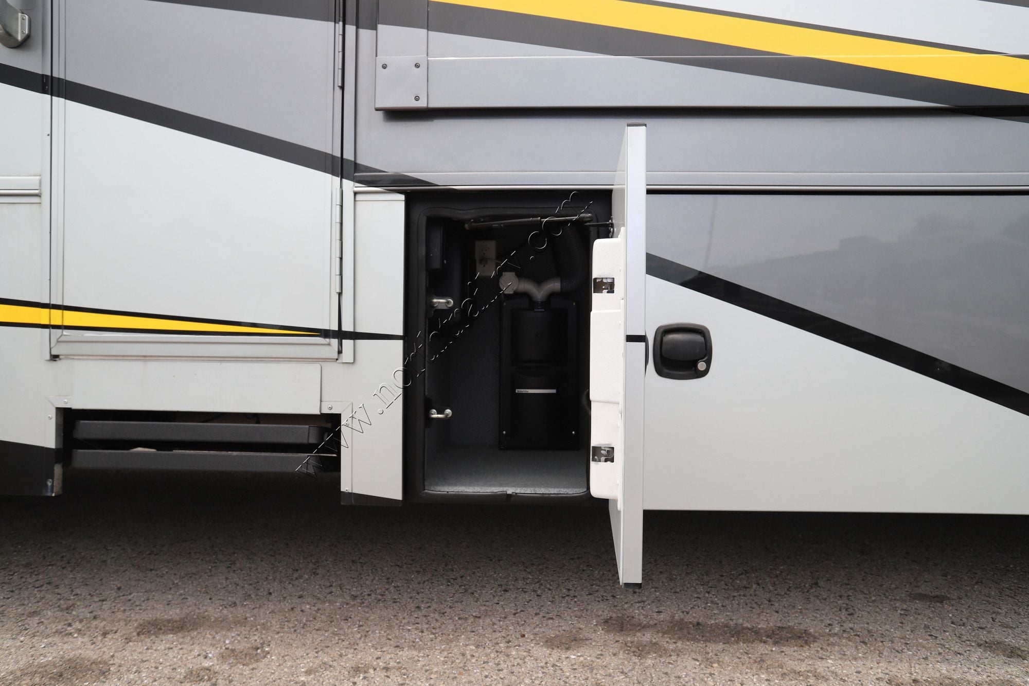 Used 2018 Renegade Rv Classic 1915AG Super C  For Sale