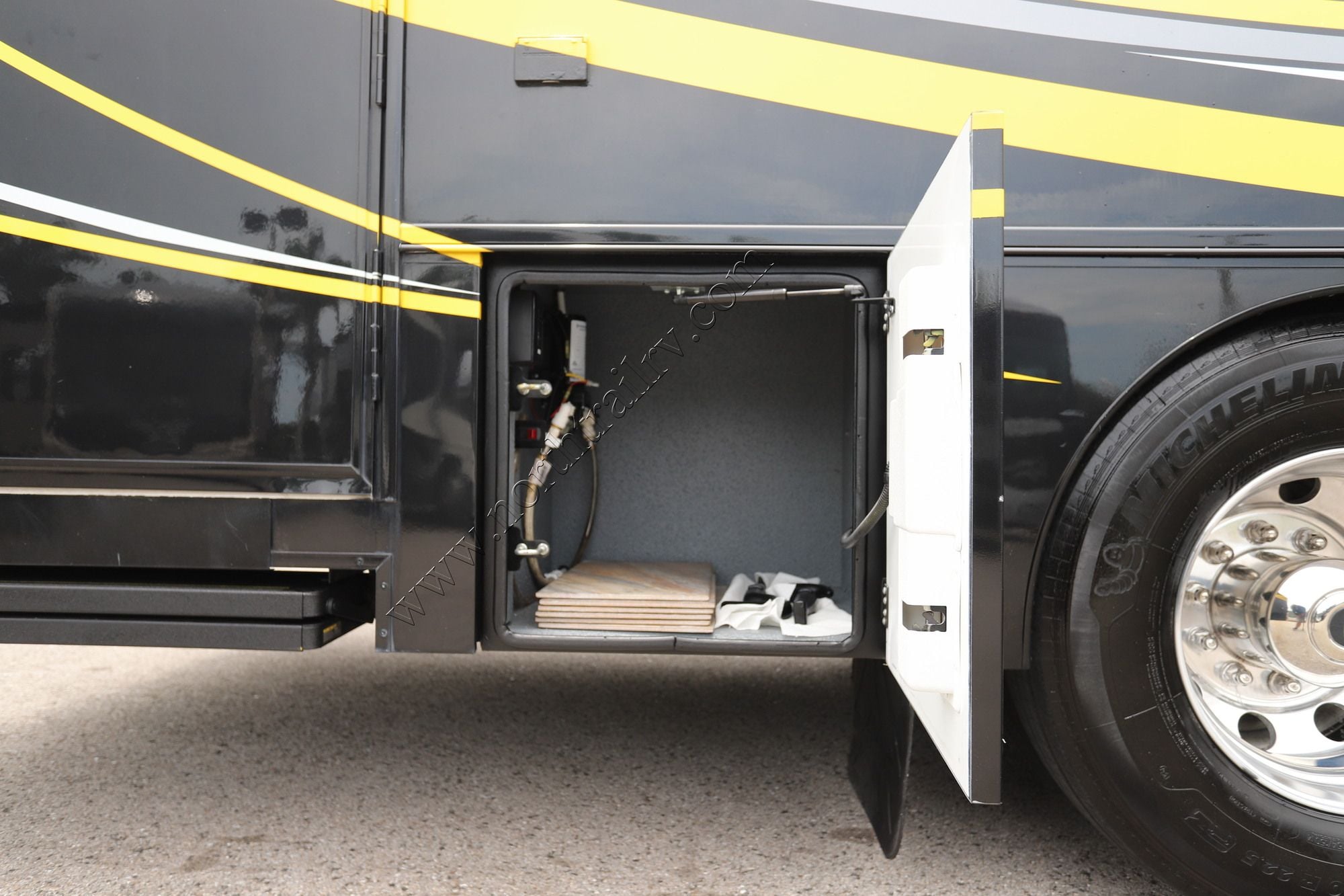 Used 2018 Renegade Rv Classic 1915AG Super C  For Sale
