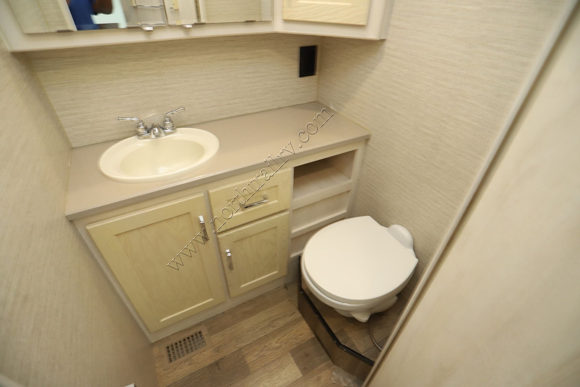 Used 2021 Winnebago Adventurer 30T Class A  For Sale