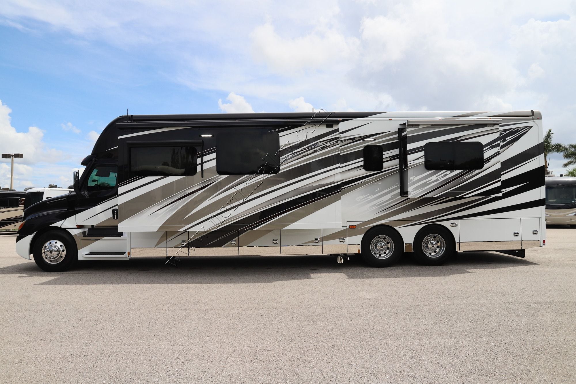 New 2027 Renegade Rv Xl X45DBM Super C  For Sale