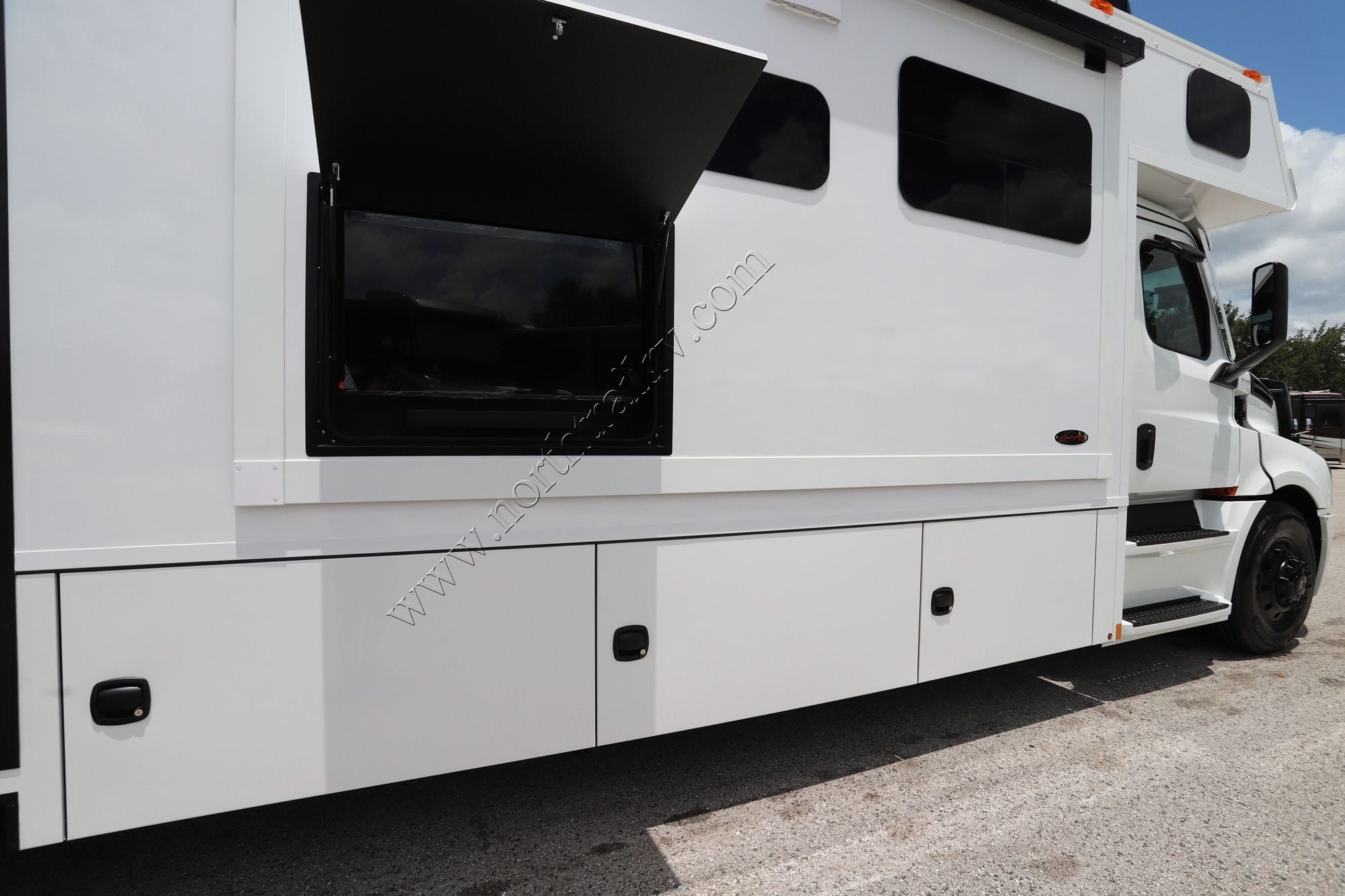 New 2027 Renegade Rv Classic 45CMR Super C  For Sale