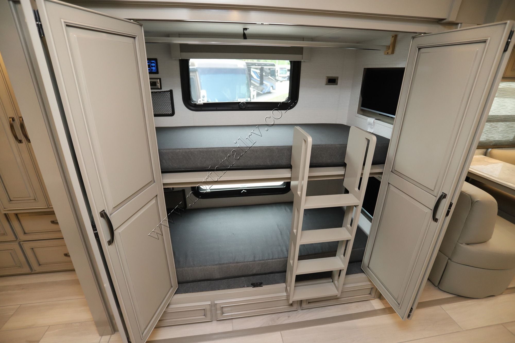 New 2027 Newmar Dutch Star 4340 Class A  For Sale
