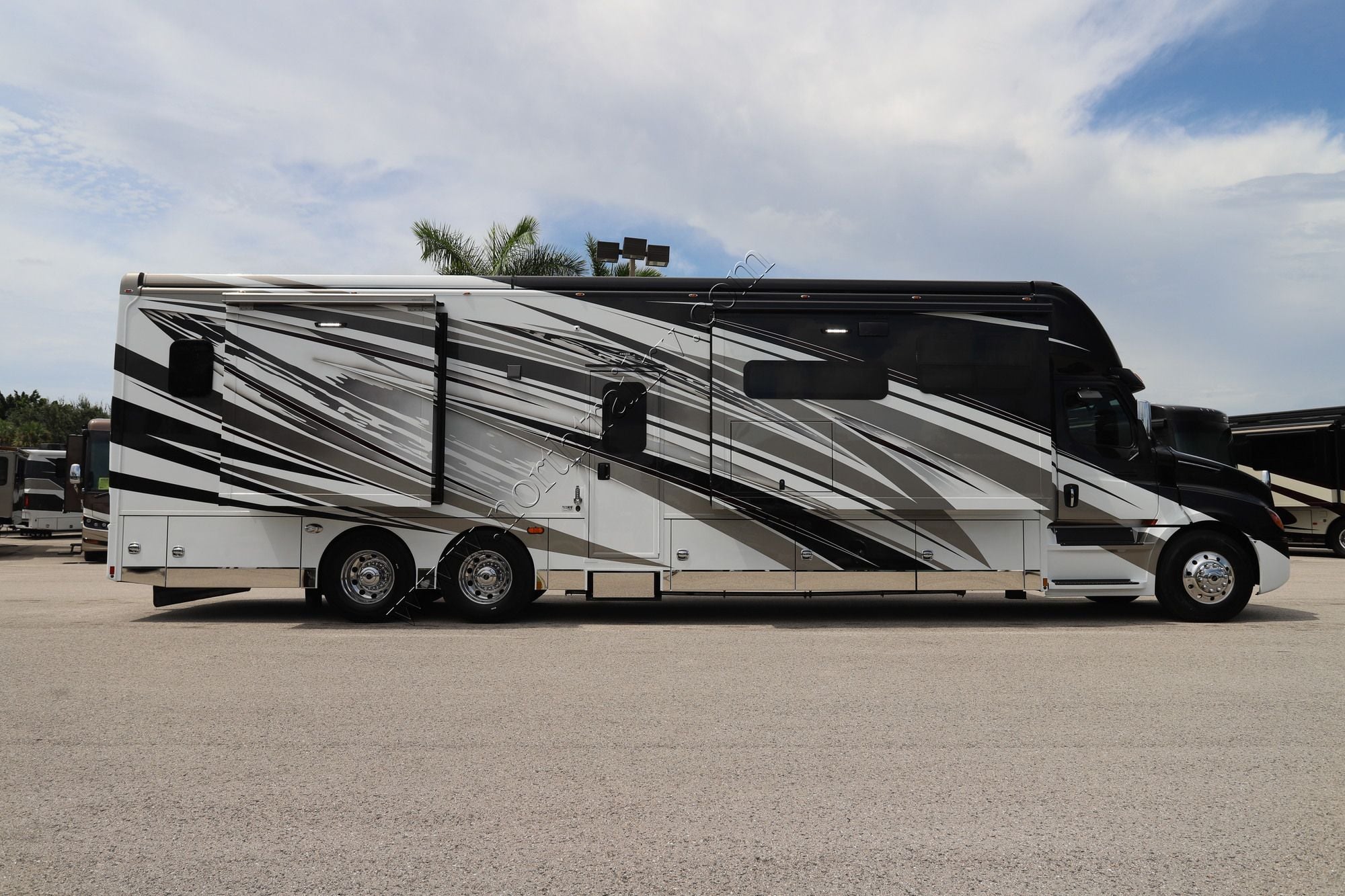 New 2027 Renegade Rv Xl X45DBM Super C  For Sale