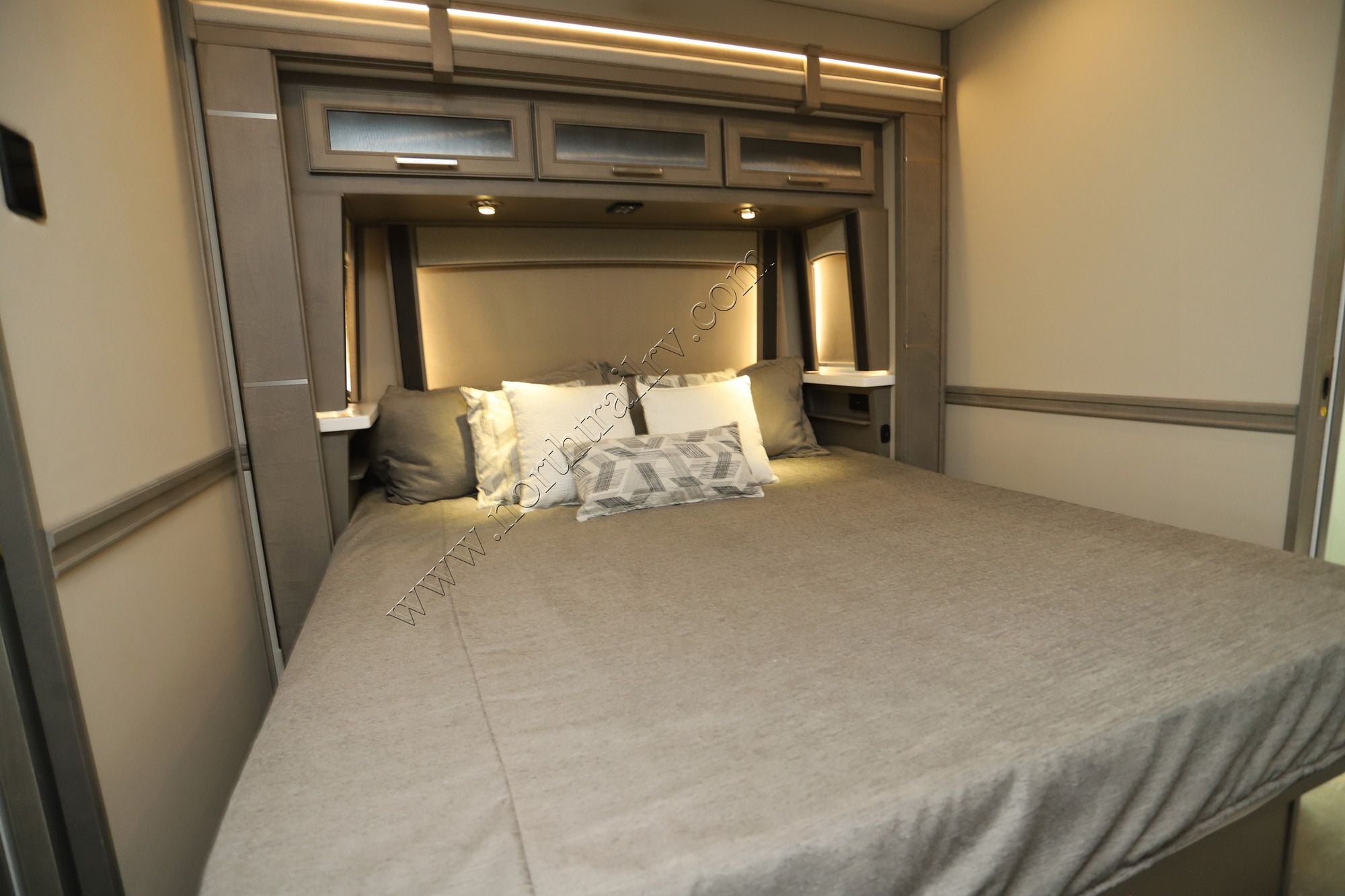 New 2027 Renegade Rv Classic 45CMR Super C  For Sale