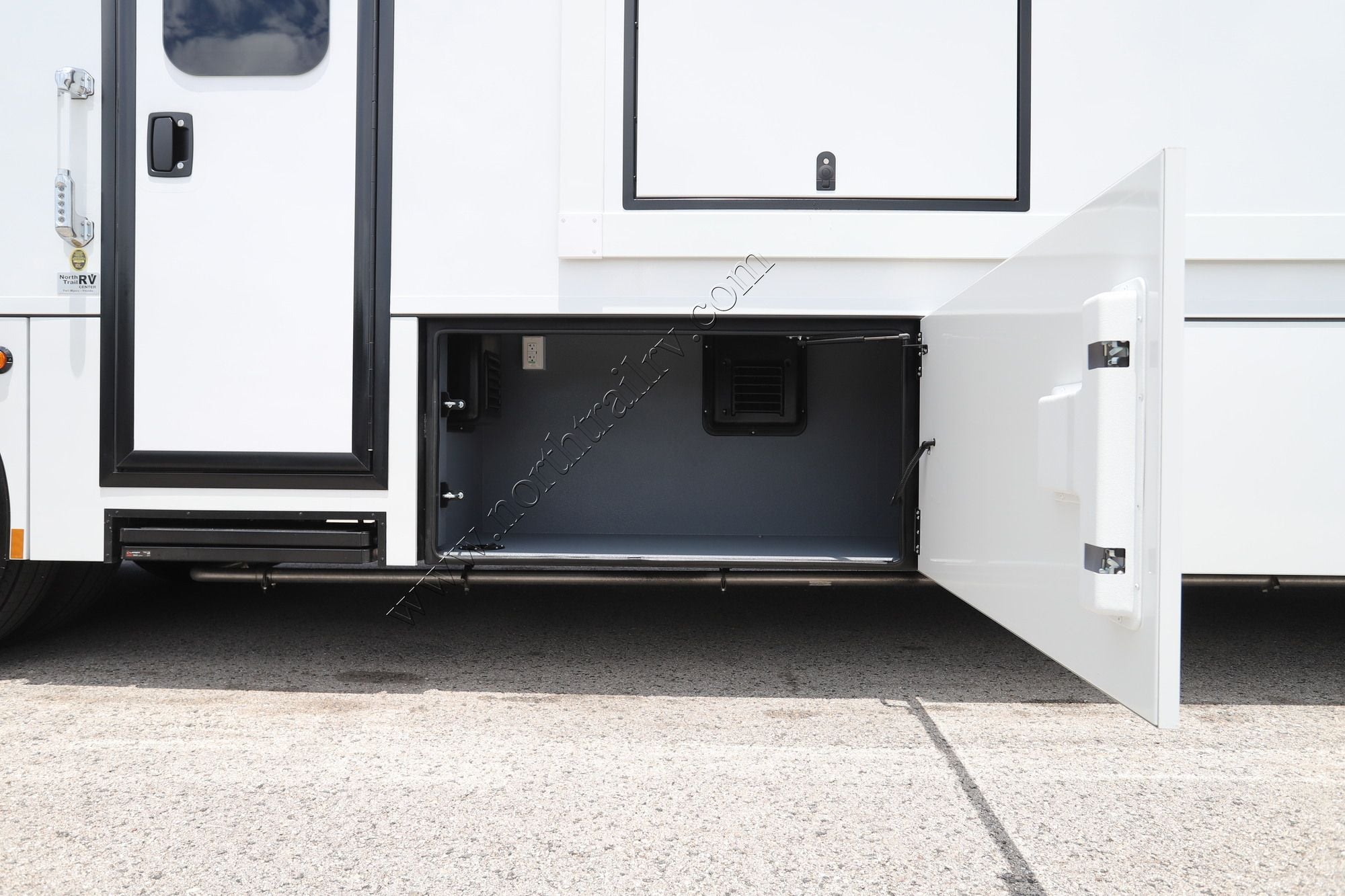 New 2027 Renegade Rv Classic 45CMR Super C  For Sale
