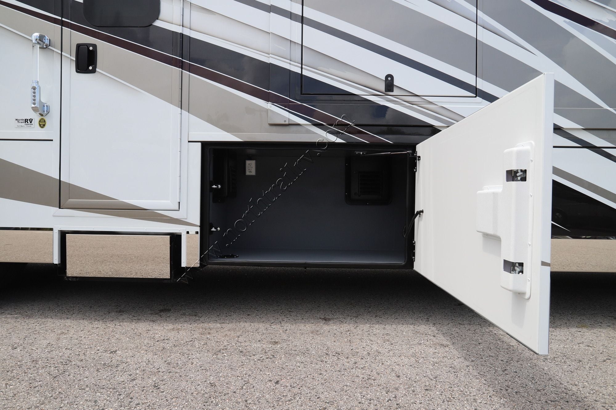 New 2027 Renegade Rv Xl X45DBM Super C  For Sale