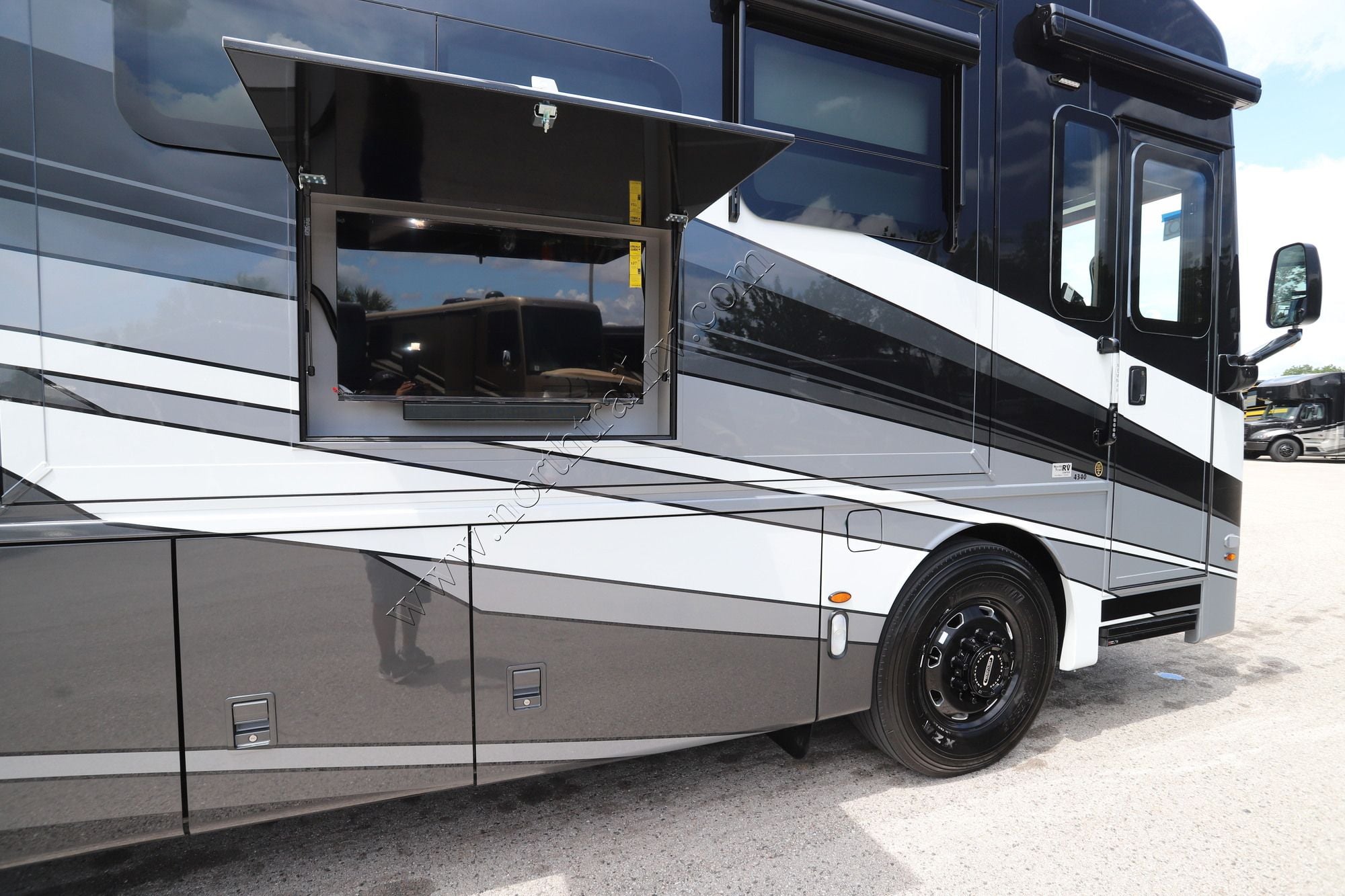 New 2027 Newmar Dutch Star 4340 Class A  For Sale