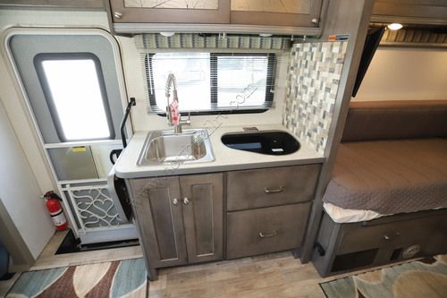 2017 Winnebago Fuse 23A