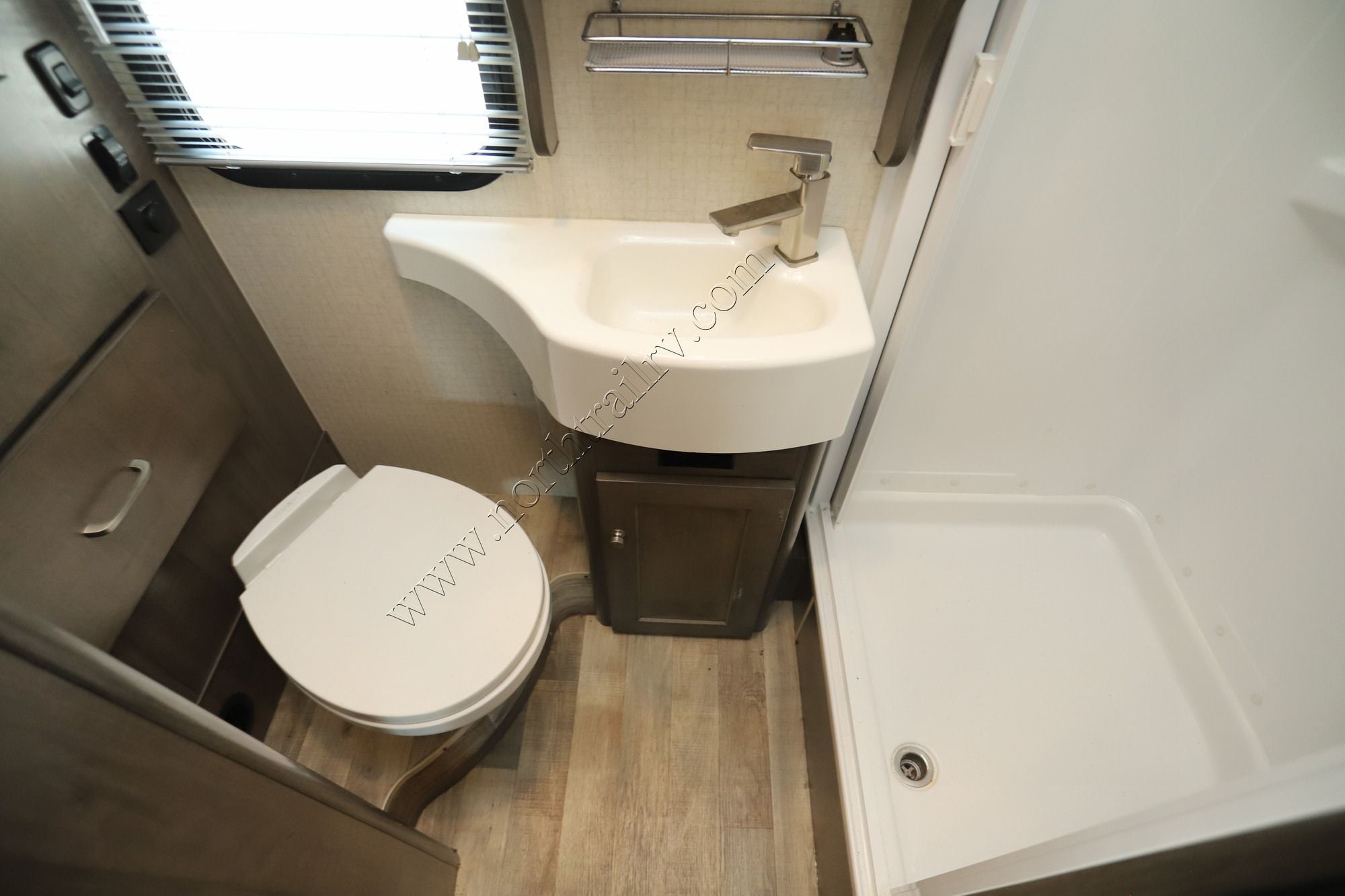 Used 2017 Winnebago Fuse 23A Class C  For Sale