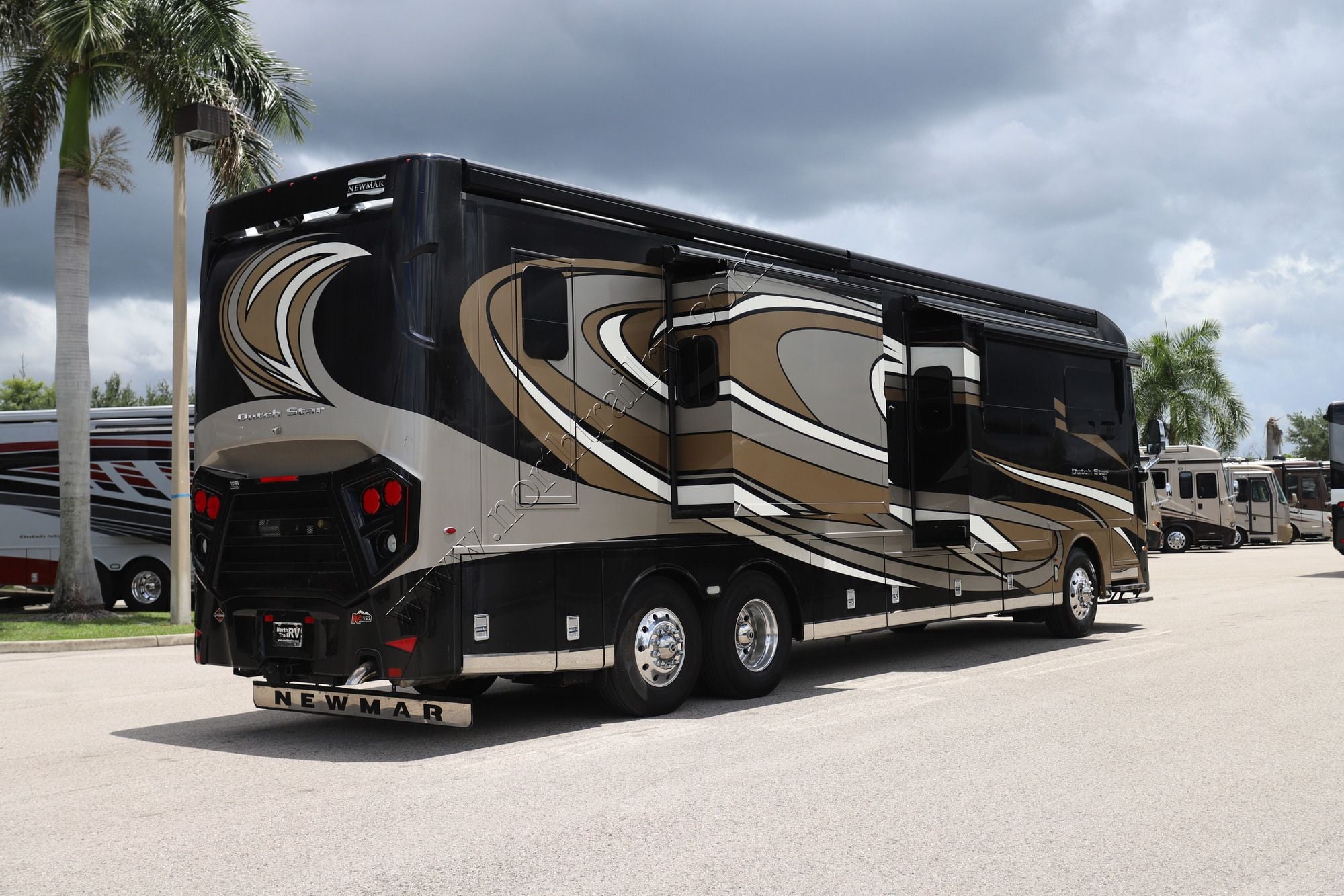 Used 2022 Newmar Dutch Star 4020 Class A  For Sale
