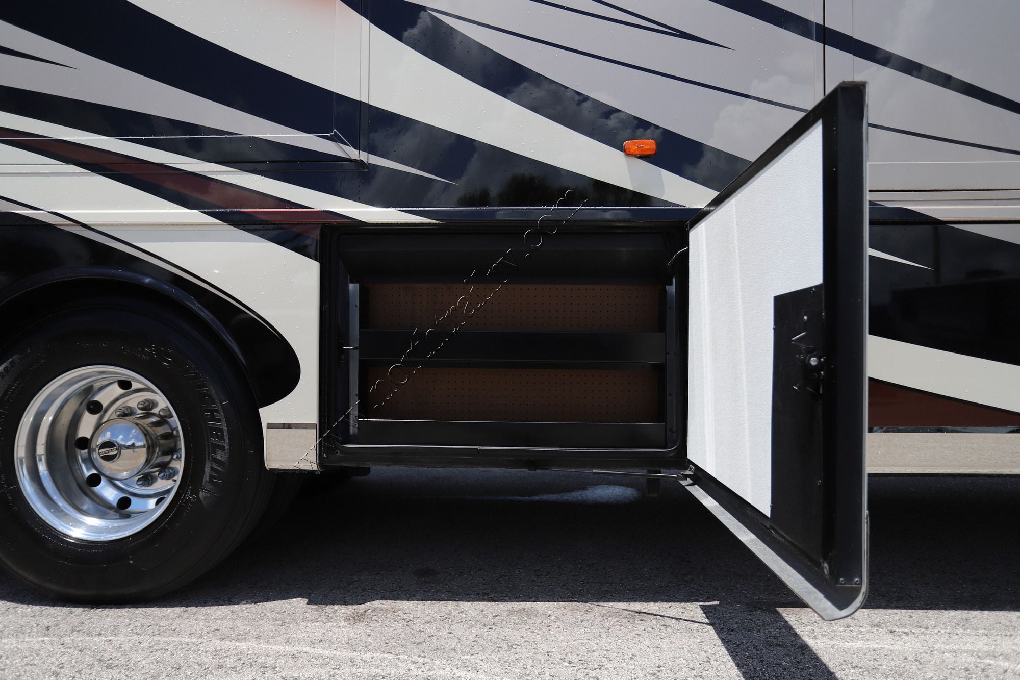 Used 2017 Newmar Dutch Star 4018 Class A  For Sale