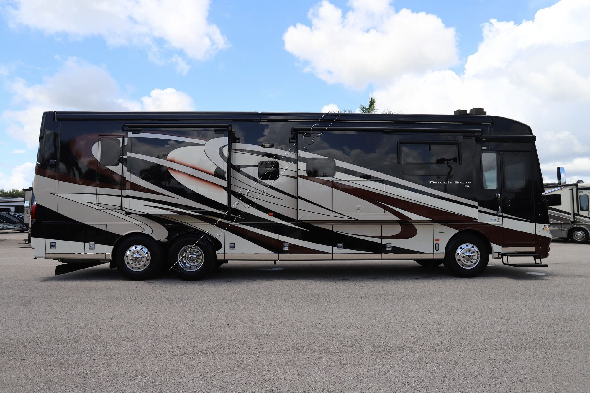 Used 2017 Newmar Dutch Star 4018 Class A  For Sale