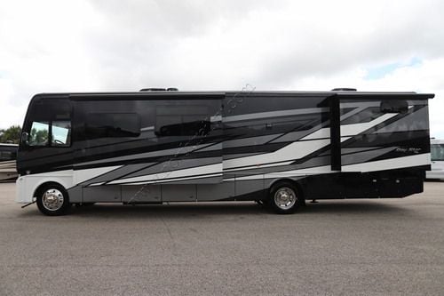 2027 Newmar Bay Star 3811