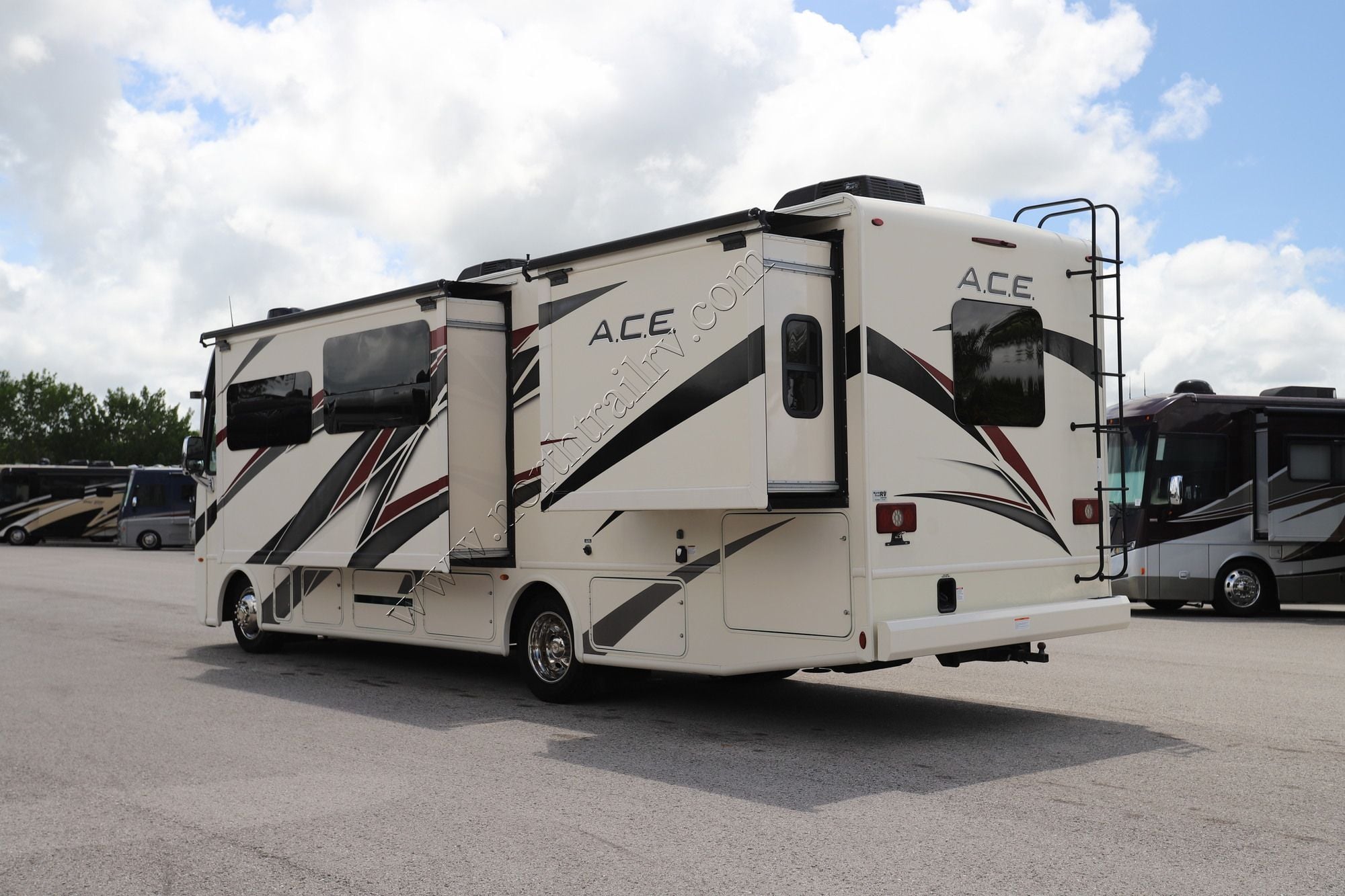 Used 2022 Thor Ace 30.3 Class A  For Sale