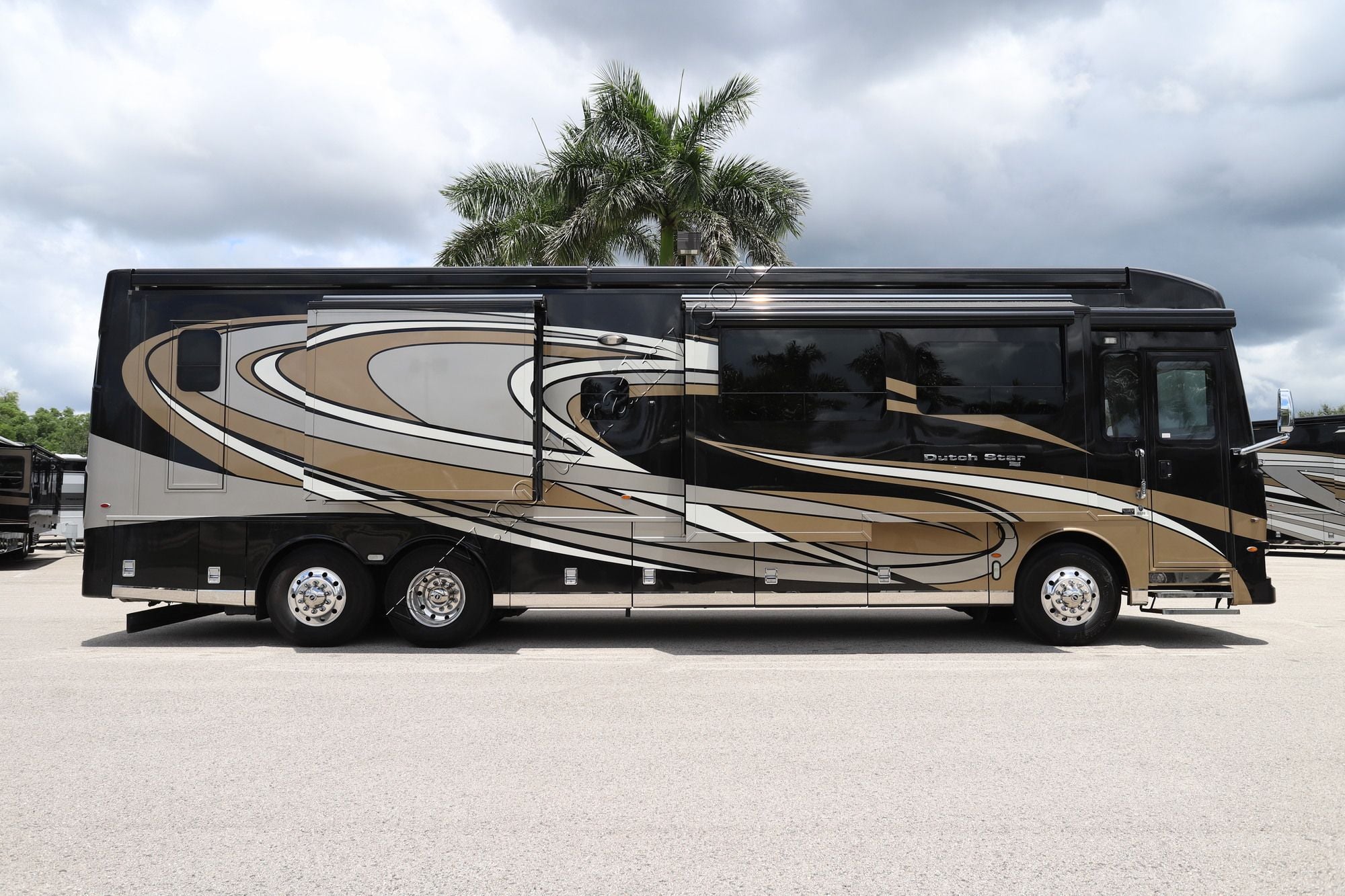Used 2022 Newmar Dutch Star 4020 Class A  For Sale