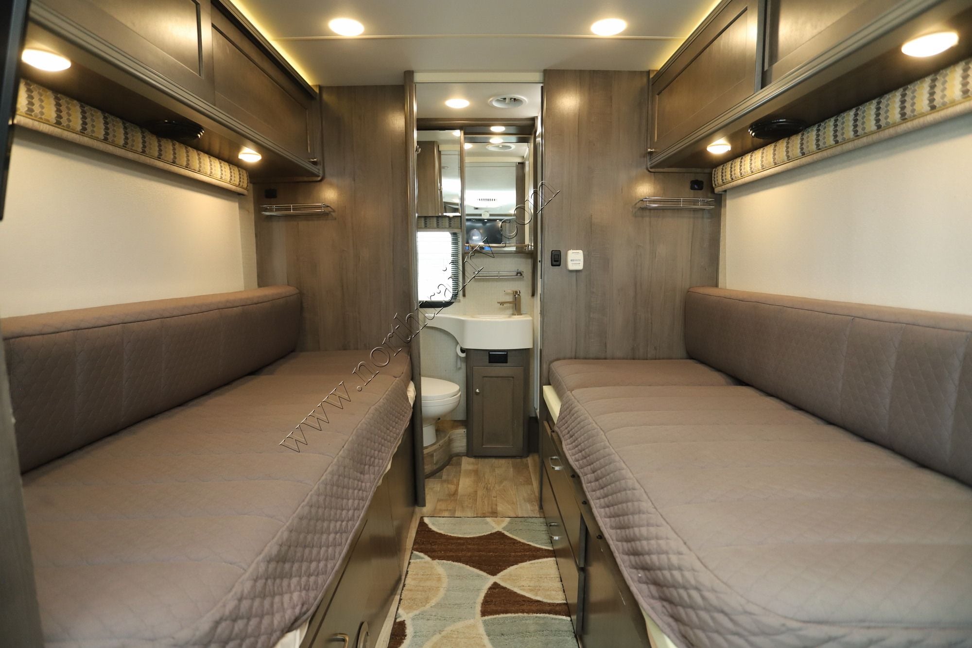 Used 2017 Winnebago Fuse 23A Class C  For Sale