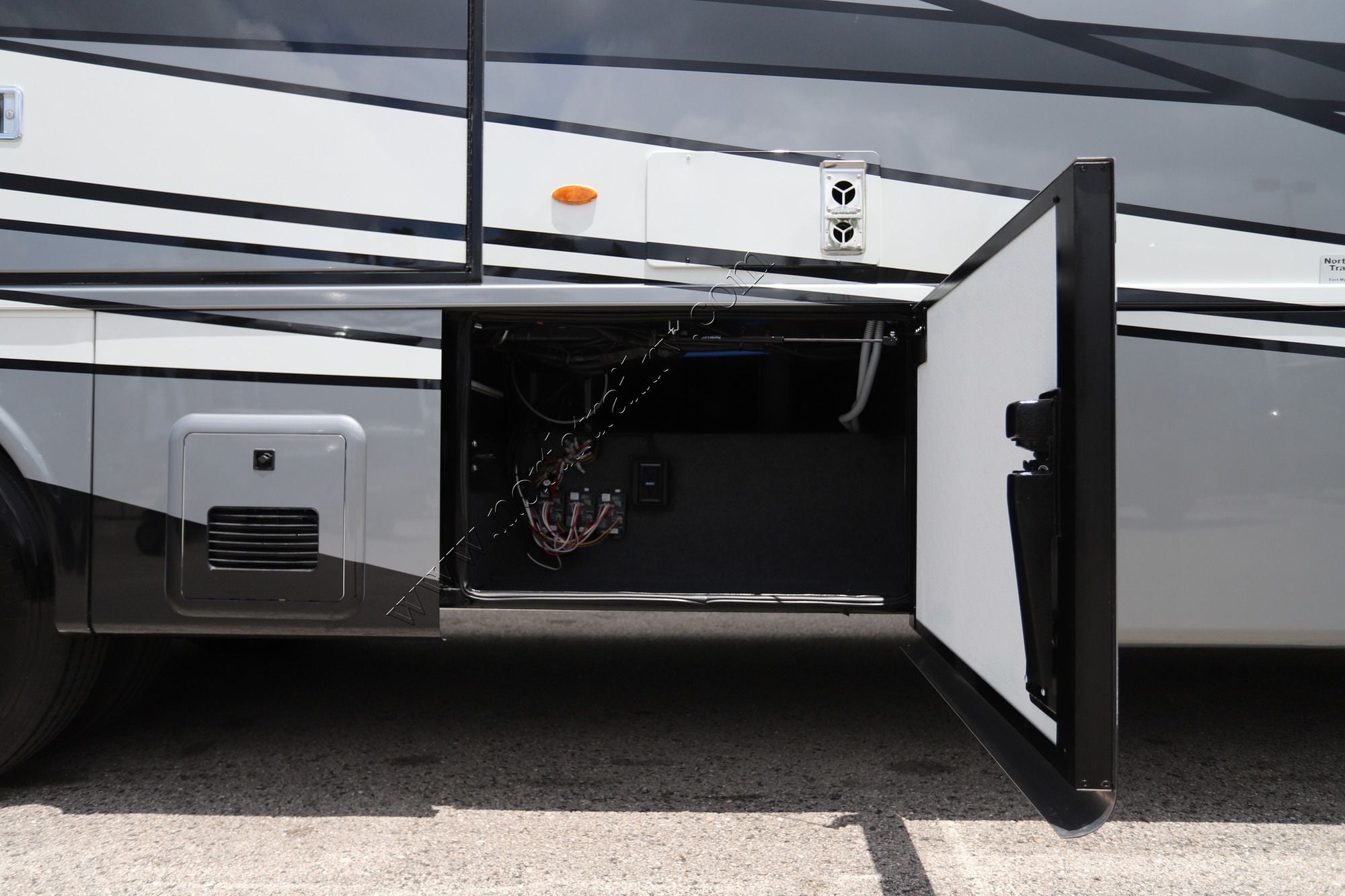 New 2027 Newmar Bay Star 3811 Class A  For Sale