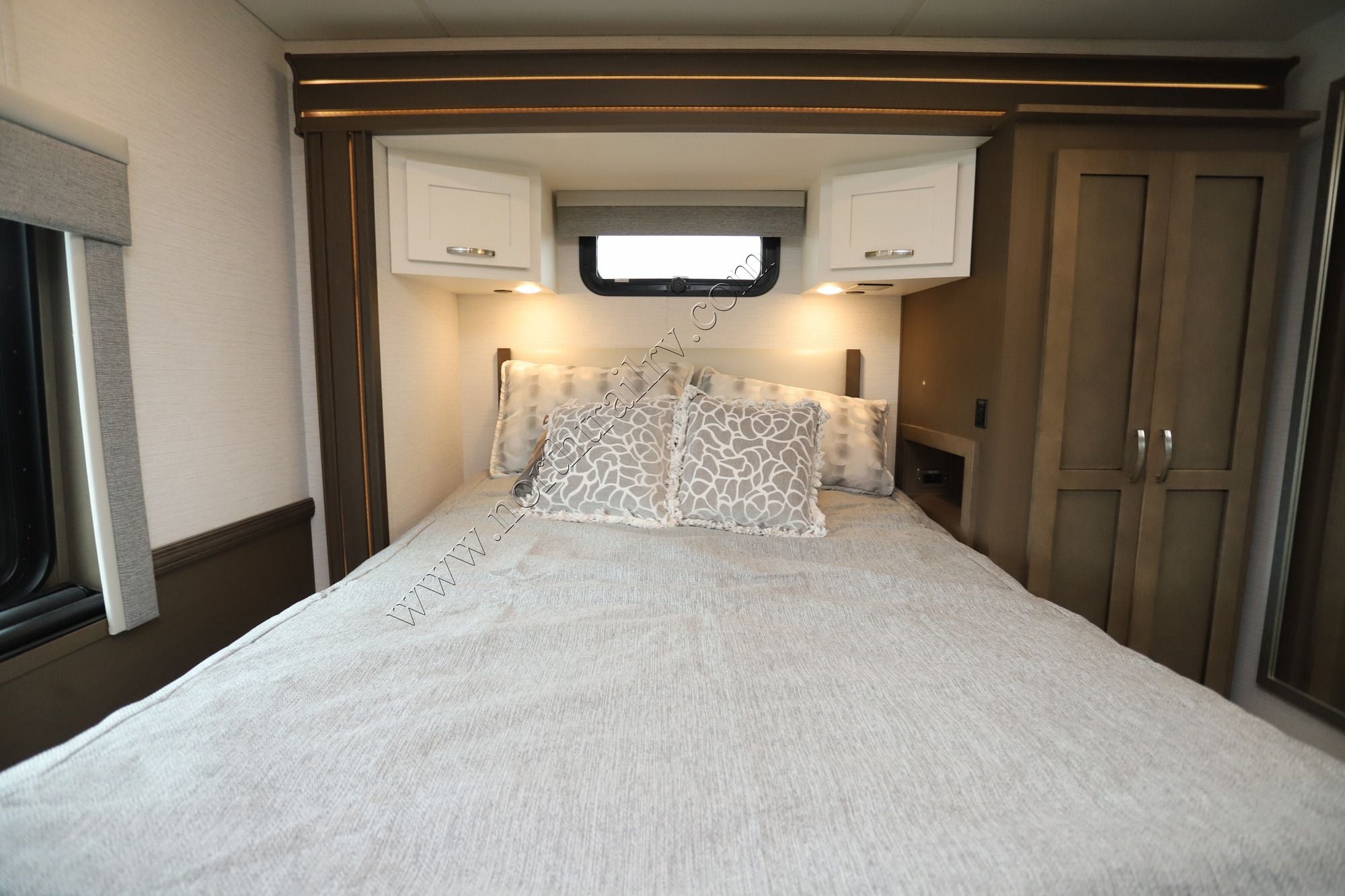New 2027 Newmar Bay Star 3811 Class A  For Sale