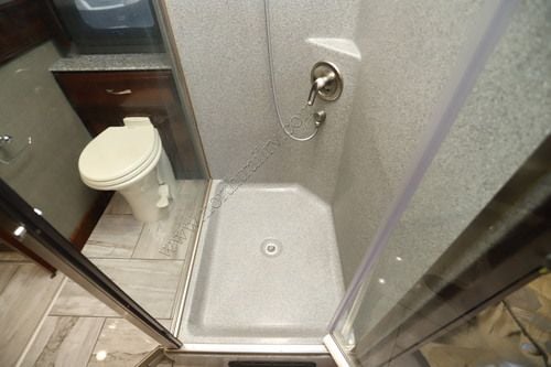 2018 Fleetwood Discovery Lxe 44H