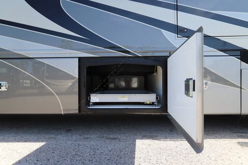 2018 Fleetwood Discovery Lxe 44H