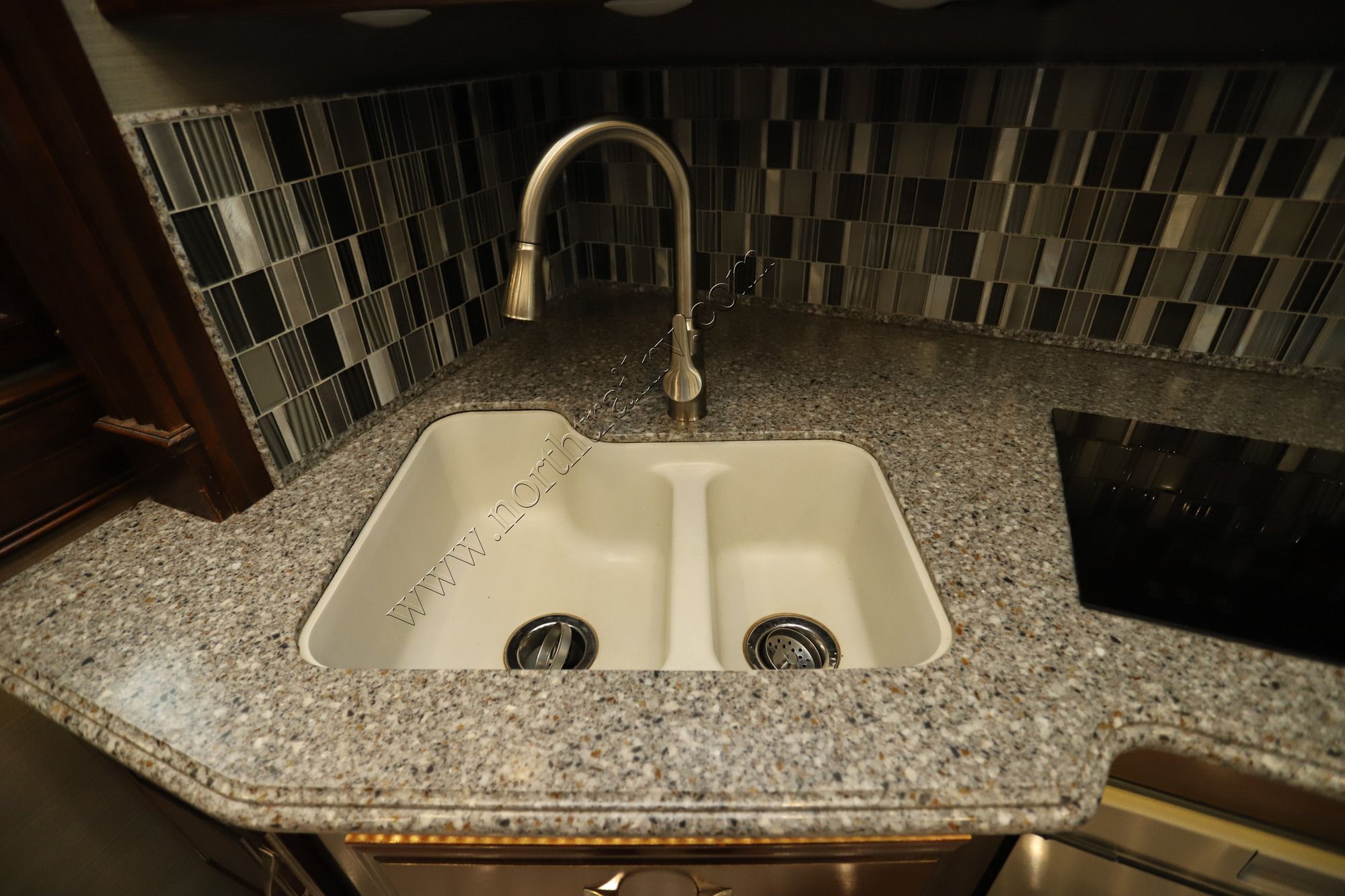 Used 2018 Fleetwood Discovery Lxe 44H Class A  For Sale
