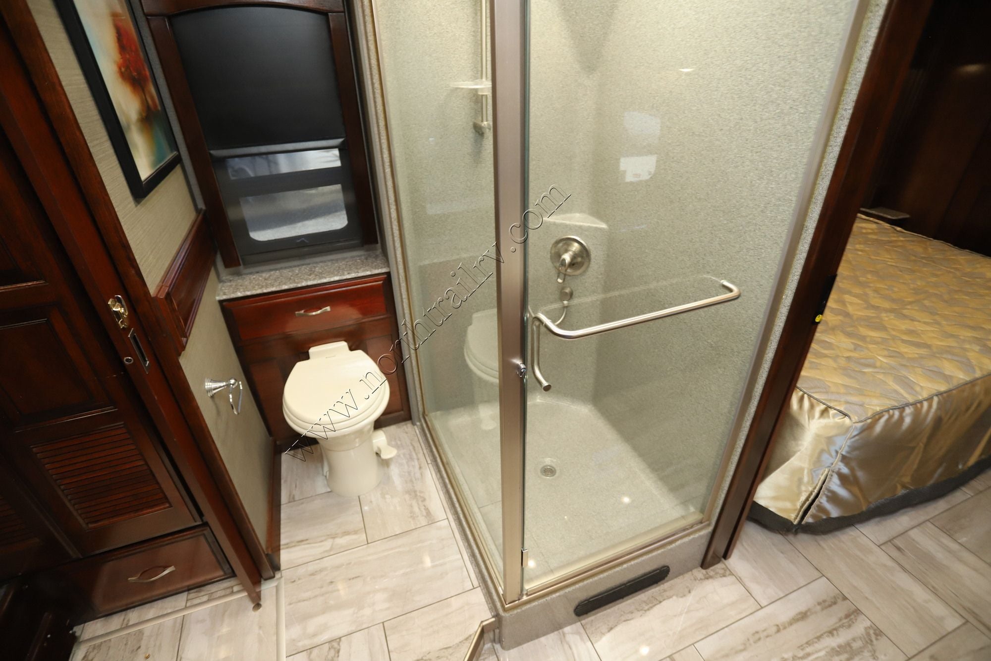 Used 2018 Fleetwood Discovery Lxe 44H Class A  For Sale