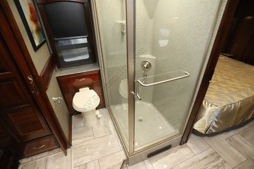 2018 Fleetwood Discovery Lxe 44H