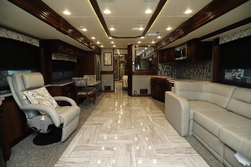 2018 Fleetwood Discovery Lxe 44H