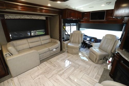 2018 Fleetwood Discovery Lxe 44H