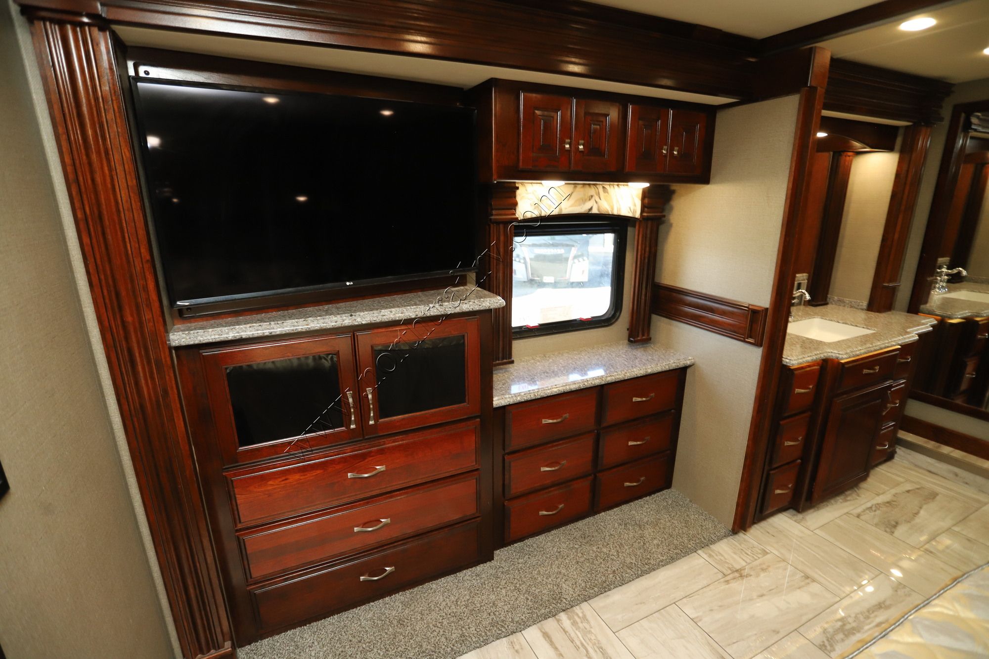 Used 2018 Fleetwood Discovery Lxe 44H Class A  For Sale