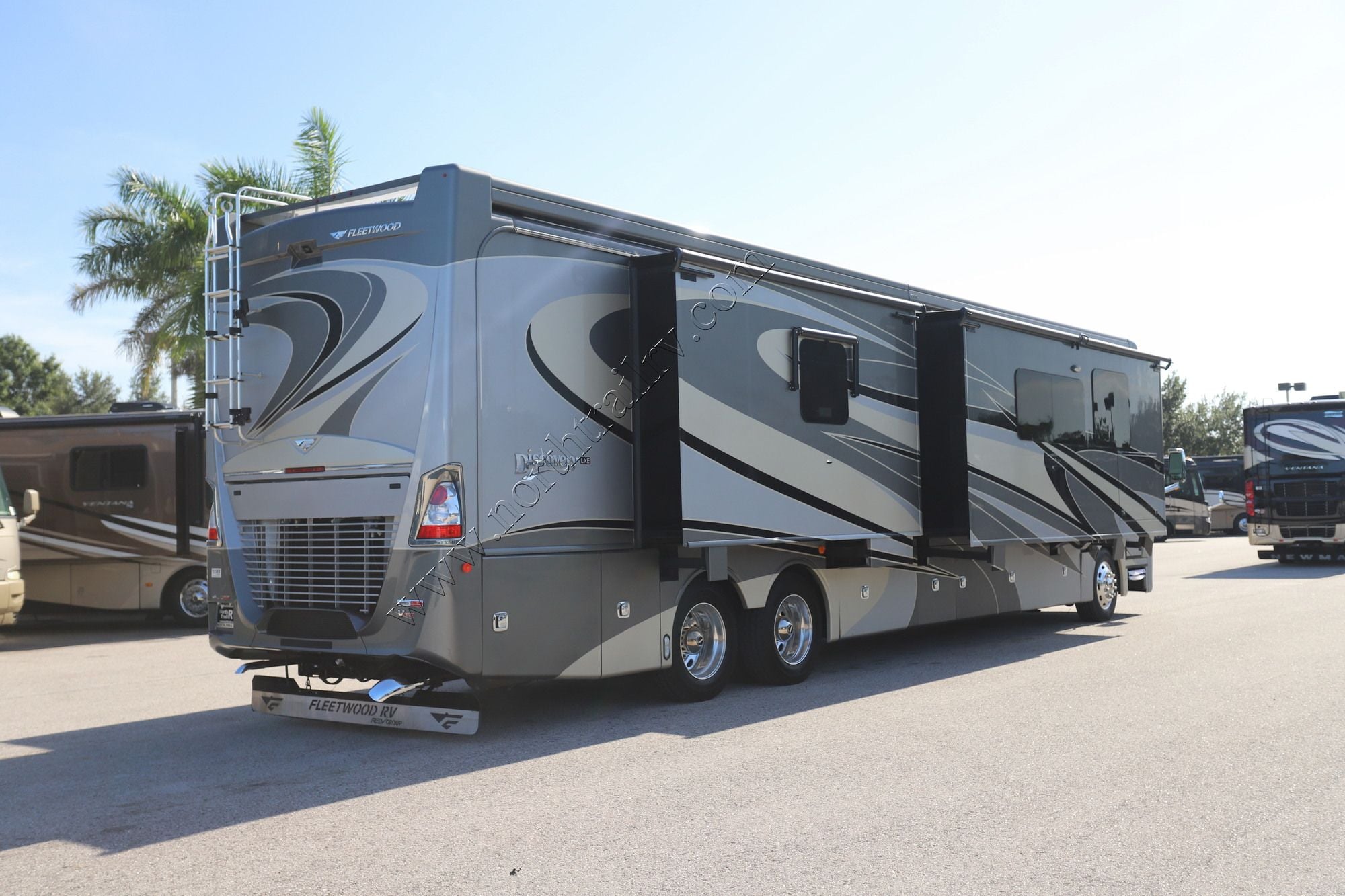 Used 2018 Fleetwood Discovery Lxe 44H Class A  For Sale