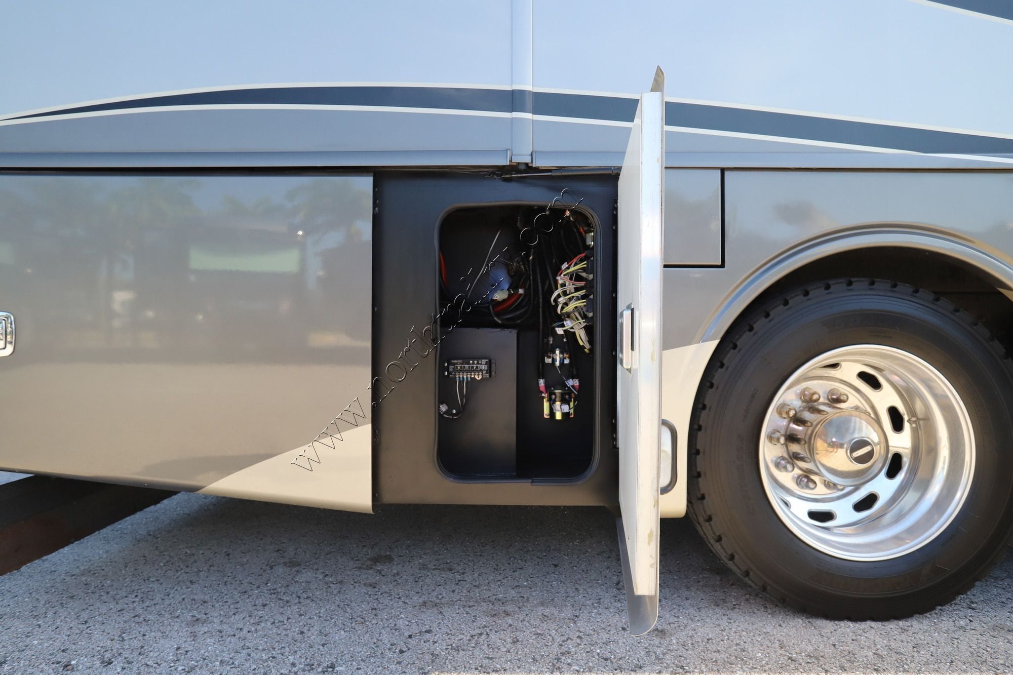 Used 2018 Fleetwood Discovery Lxe 44H Class A  For Sale