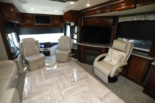 2018 Fleetwood Discovery Lxe 44H
