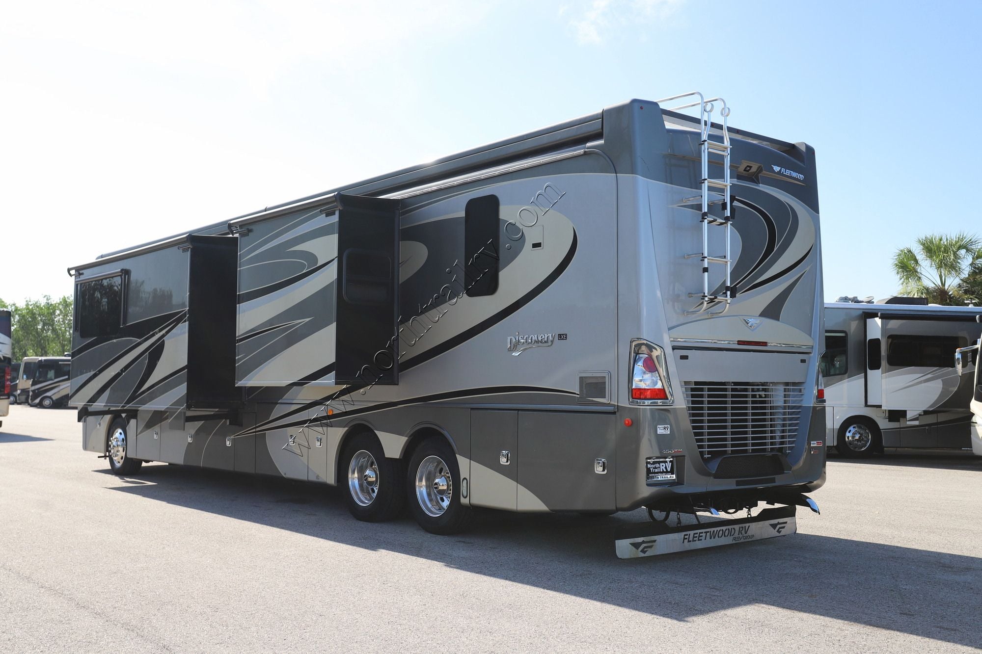 Used 2018 Fleetwood Discovery Lxe 44H Class A  For Sale