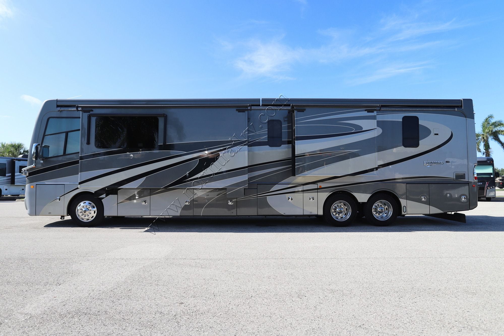 Used 2018 Fleetwood Discovery Lxe 44H Class A  For Sale