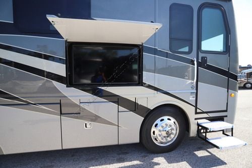 2018 Fleetwood Discovery Lxe 44H