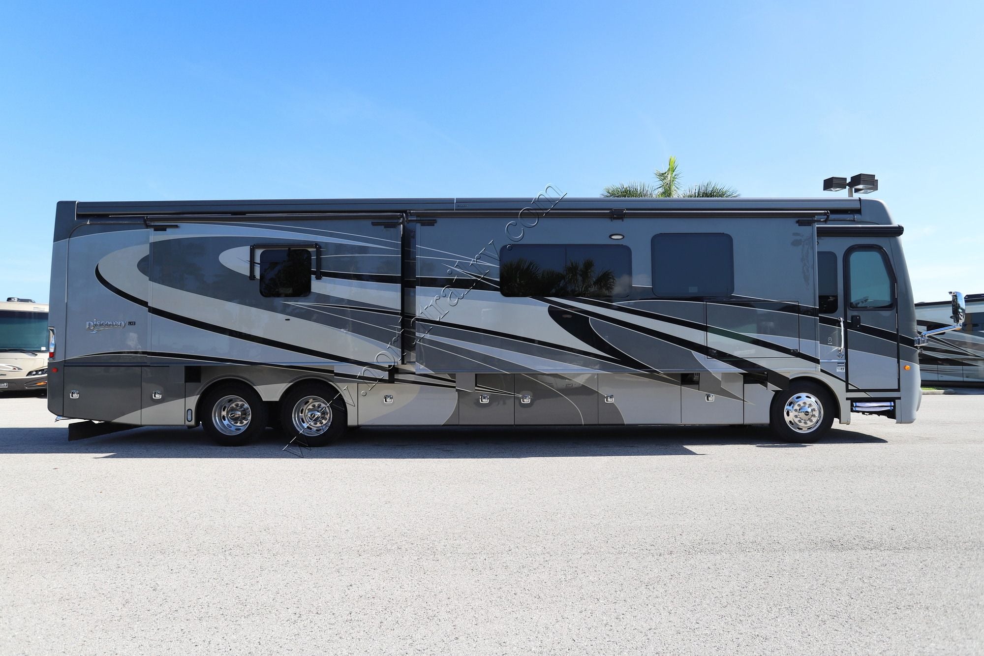 Used 2018 Fleetwood Discovery Lxe 44H Class A  For Sale