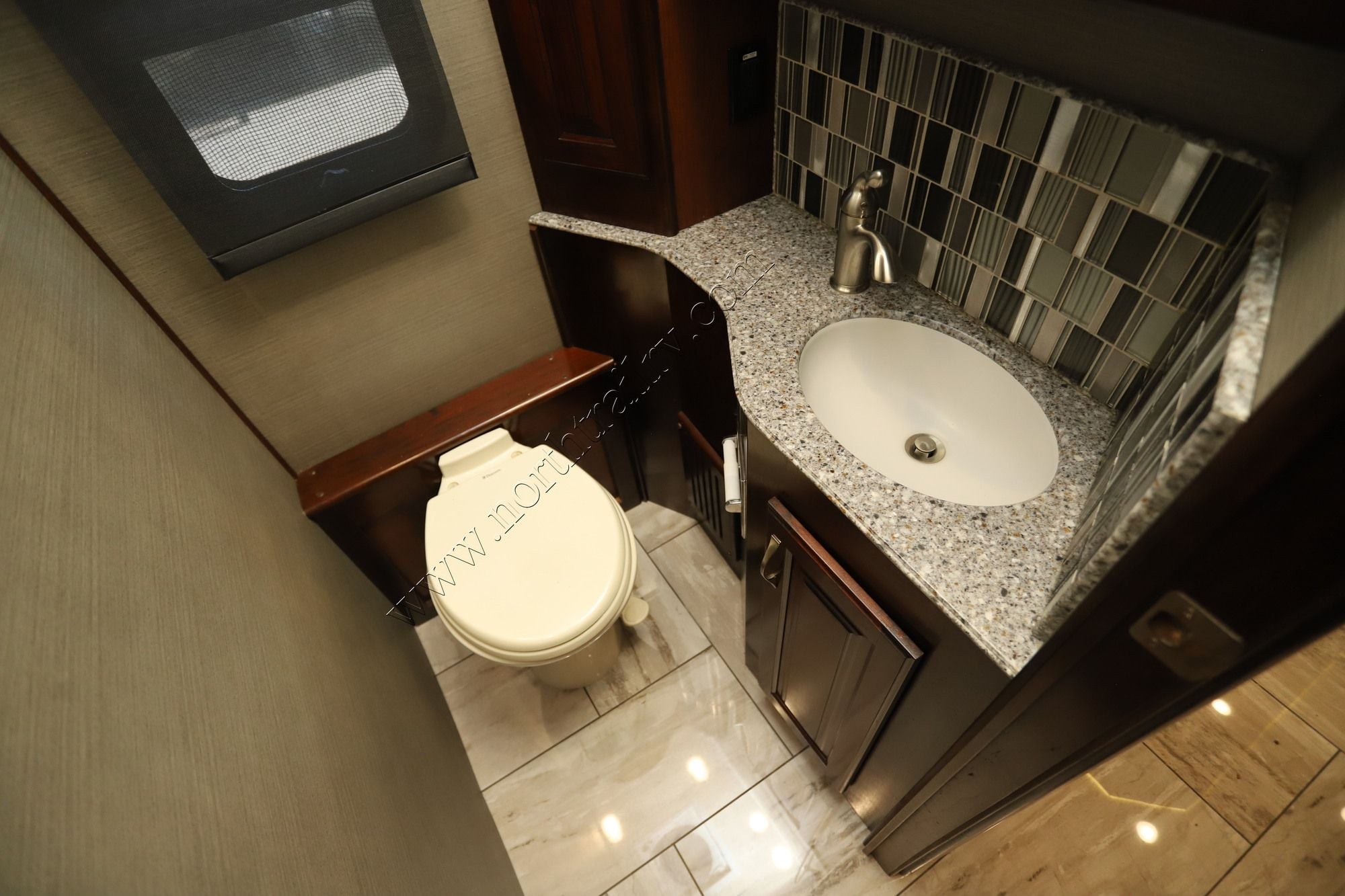 Used 2018 Fleetwood Discovery Lxe 44H Class A  For Sale