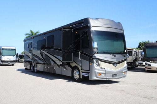 2018 Fleetwood Discovery Lxe 44H
