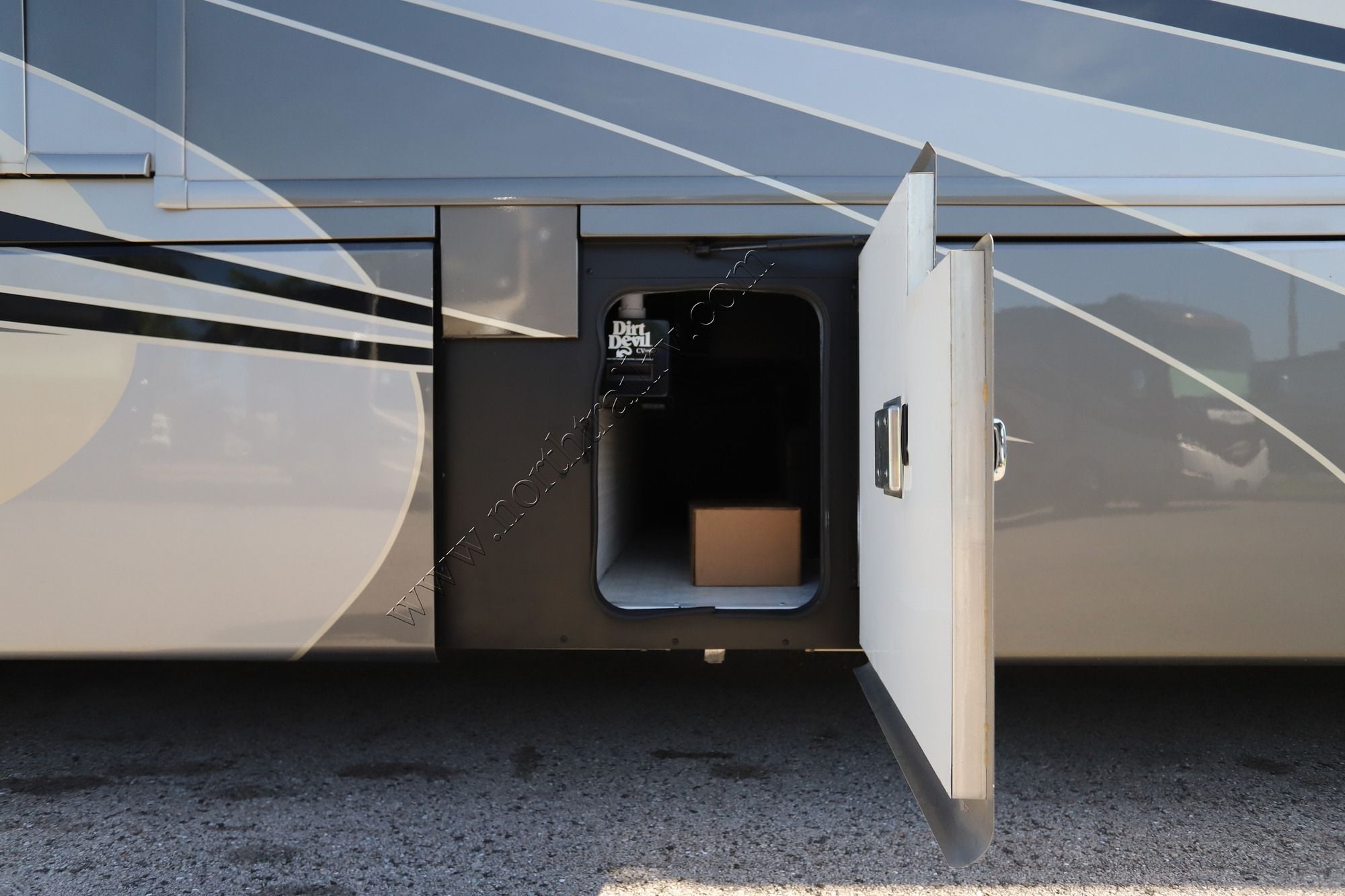 Used 2018 Fleetwood Discovery Lxe 44H Class A  For Sale