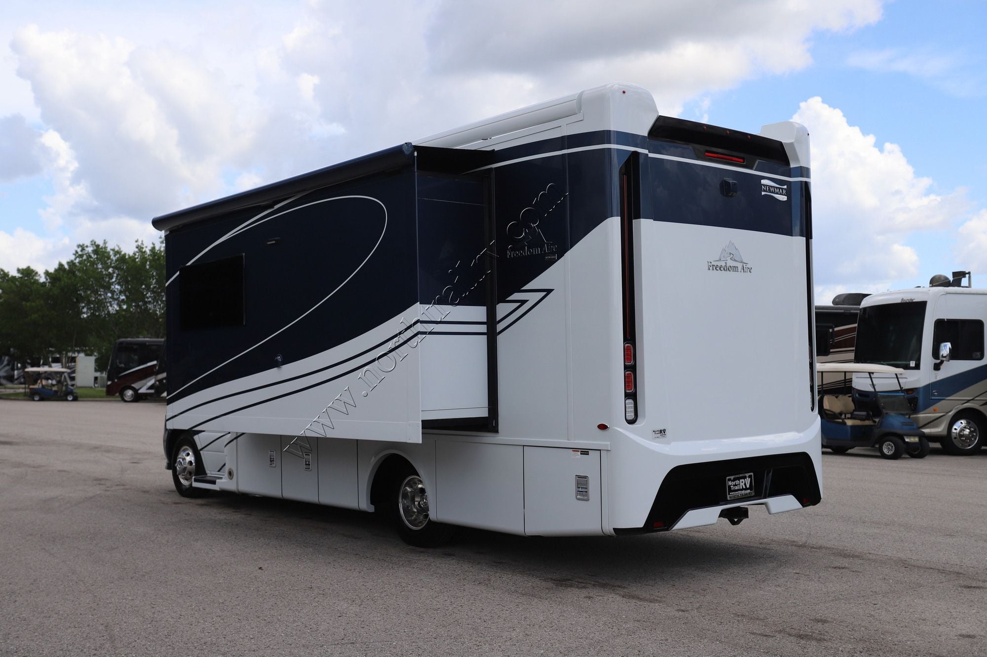 New 2027 Newmar Freedom Aire 2515 Class C  For Sale