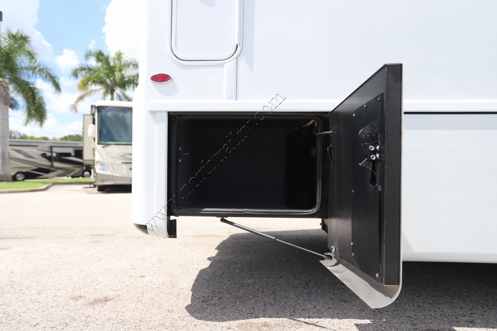New 2027 Newmar Freedom Aire 2515 Class C  For Sale