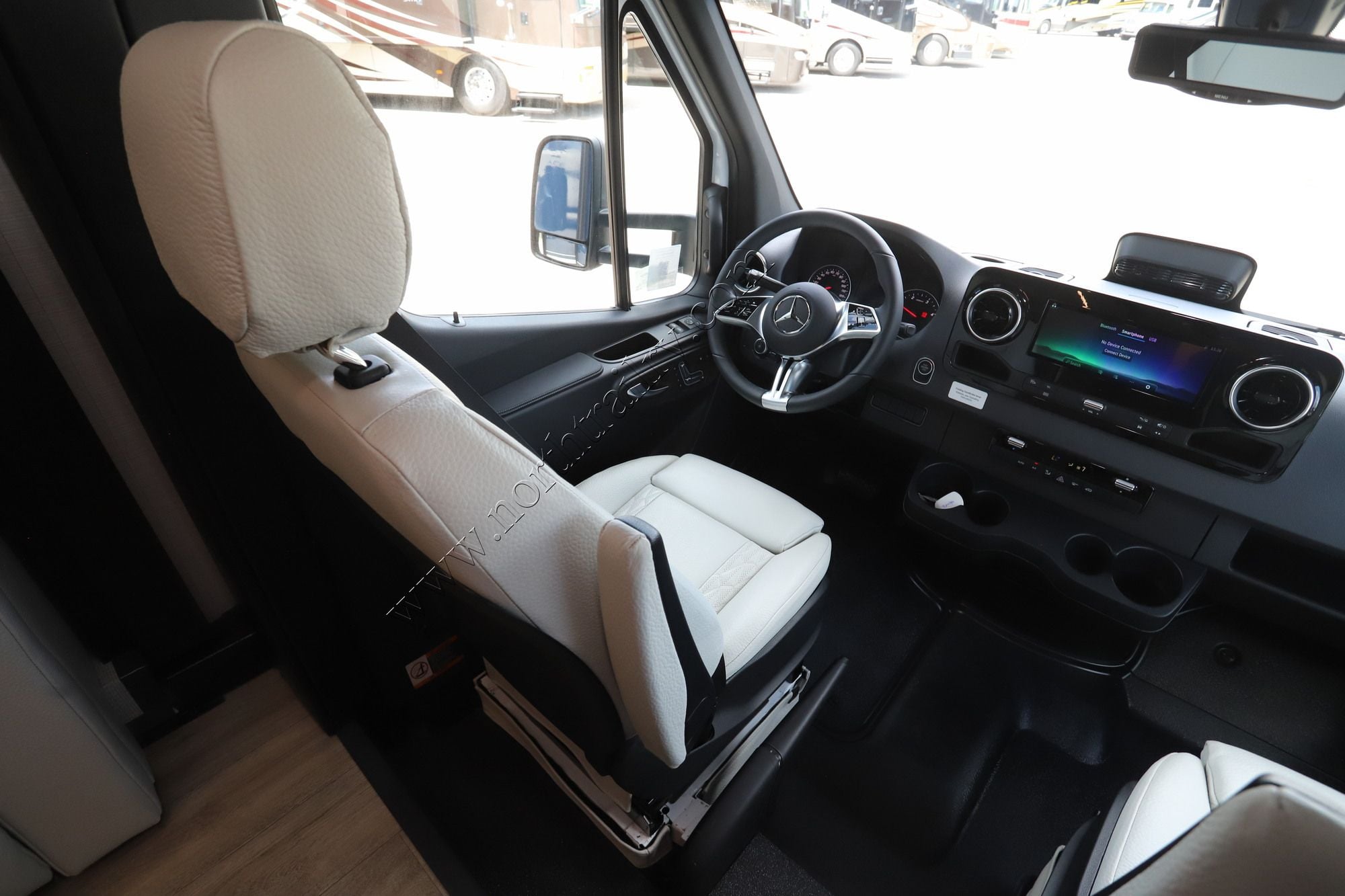 New 2027 Newmar Freedom Aire 2515 Class C  For Sale