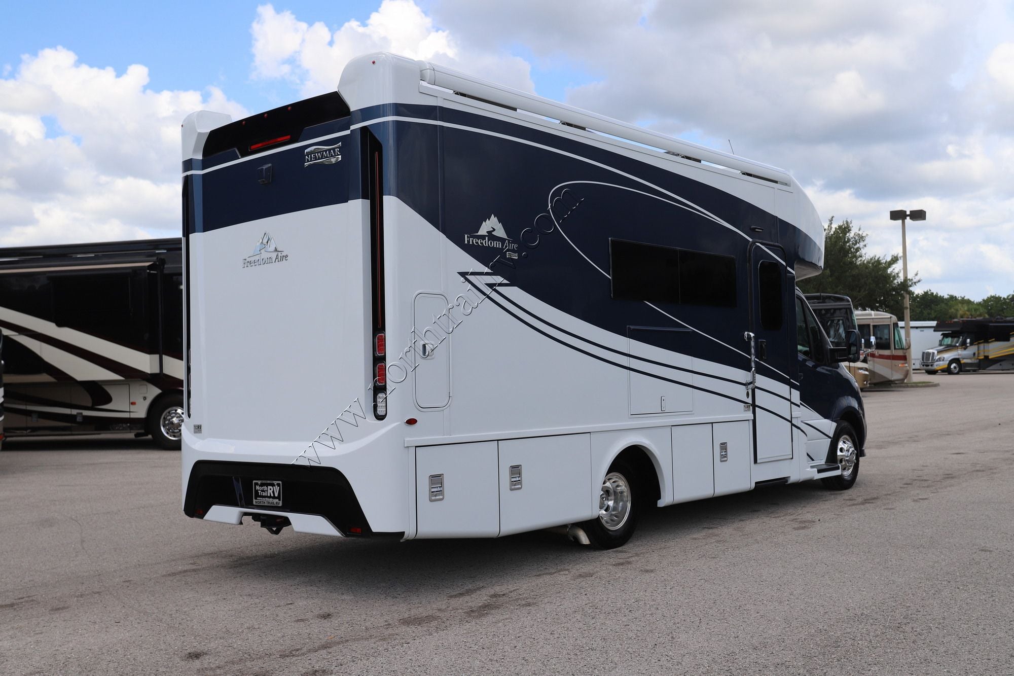 New 2027 Newmar Freedom Aire 2515 Class C  For Sale
