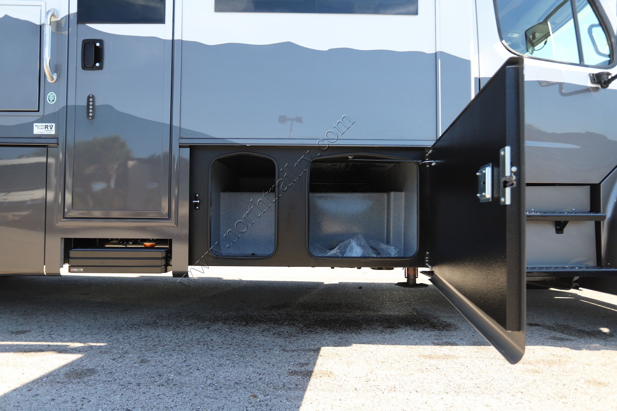 New 2027 Dynamax Europa 32KDFR Super C  For Sale