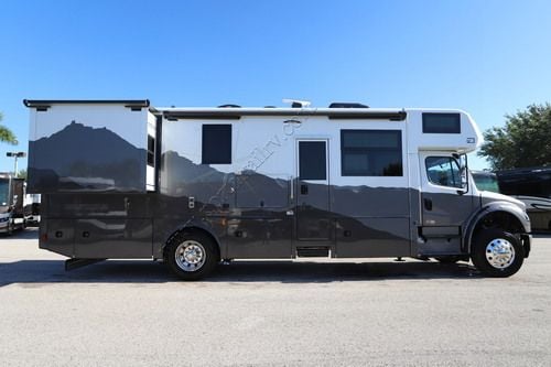 2027 Dynamax Europa 32KDFR
