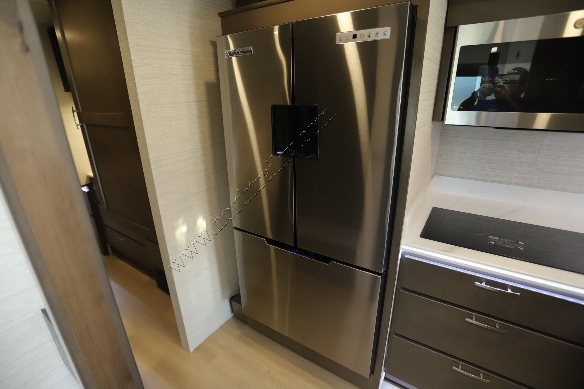 New 2027 Dynamax Europa 32KDFR Super C  For Sale