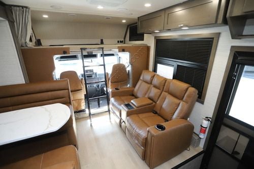 2027 Dynamax Europa 32KDFR