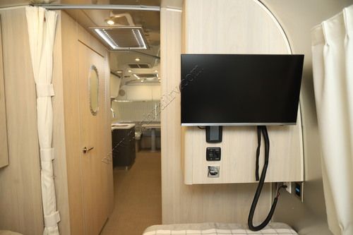 2025 Airstream Globetrotter 27FB